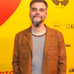 Wagner Moura sai do Globo de Ouro com um um kit luxuoso, avaliado em cerca de 1 milhão de dólares (R$ 5,39 milhões na atual cotação)