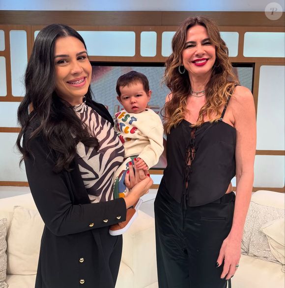 Influenciadora Nane Reborn esteve no 'Superpop', ao lado de Luciana Gimenez, e mostrou um de seus bebês reborns.
