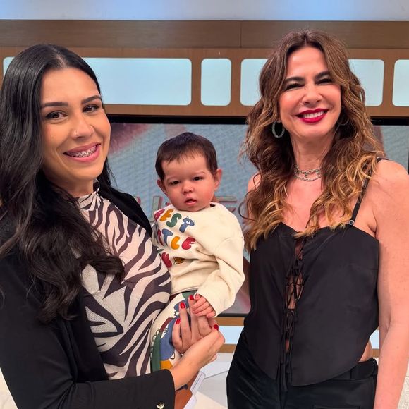 Influenciadora Nane Reborn esteve no 'Superpop', ao lado de Luciana Gimenez, e mostrou um de seus bebês reborns.
