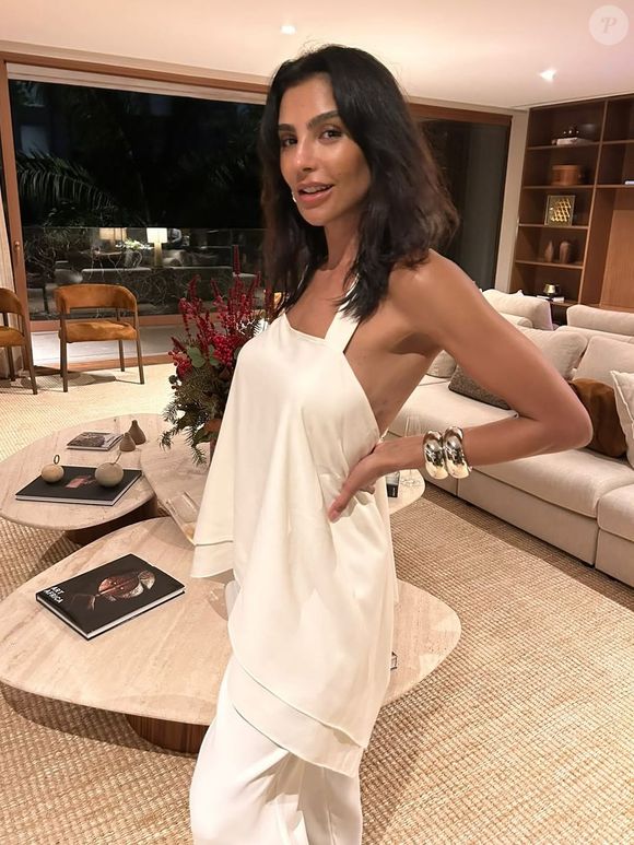 Cintia Chagas faz sucesso no Instagram com dicas de português e etiqueta