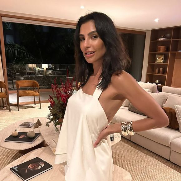 Cintia Chagas faz sucesso no Instagram com dicas de português e etiqueta