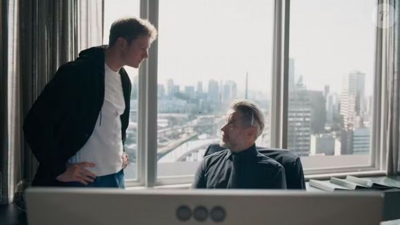 Leonardo quebra escritório do pai, e, nos próximos capítulos, vai cuspir na cara de Ferette em 'Três Graças'