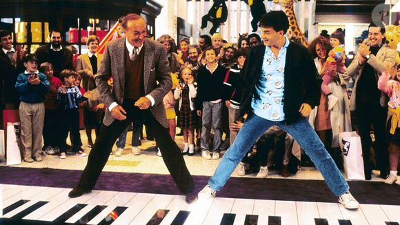Clássico dos anos 1980, 'Quero Ser Grande' é um filme protagonizado por Elizabeth Perkins e Tom Hanks, uma dupla que esbanjava uma química invejável na tela — em parte porque havia uma grande conexão entre os dois