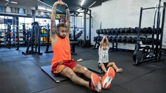 Nojo de farra? Atitude de Neymar no Carnaval 2026 é vista como 'sacrifício' pela Copa do Mundo e agrada à CBF, segundo colunista