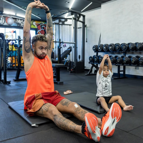 Nojo de farra? Atitude de Neymar no Carnaval 2026 é vista como 'sacrifício' pela Copa do Mundo e agrada à CBF, segundo colunista