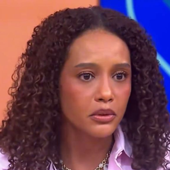 Taís Araújo revelou que se assustou ao descobrir mudanças importantes na trajetória de Raquel em Vale Tudo e afirmou que o processo foi emocionalmente difícil nos bastidores da Globo