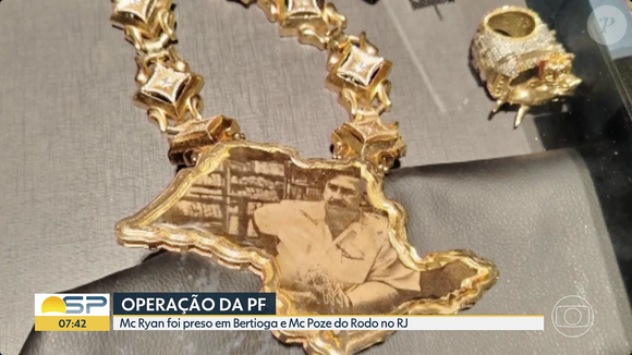 Um dos itens que mais chamou atenção foi um colar com a imagem de Pablo Escobar, um dos mais conhecidos narcotraficantes do mundo, na casa de MC Ryan SP