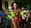 A ex-BBB Isabelle Nogueira surgi em fantasia poderosa da índia Jurema