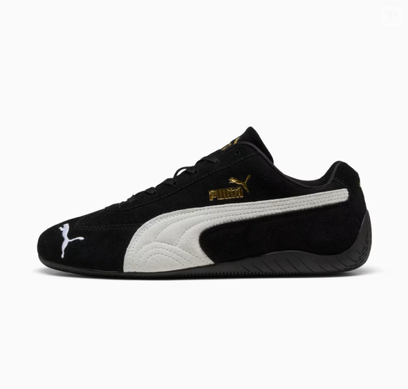 Do automobilismo para a moda: o Puma Speedcat se consolida como um dos tênis mais desejados de 2026, unindo estética retrô, sola fina e o visual elegante dos slim runners, segundo a Vogue.
