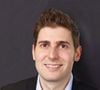 O brasileiro com maior fortuna é o empresário Eduardo Saverin, com um patrimônio estimado em 34,5 bilhões de dólares (o equivalente a R$ 193,2 bilhões)