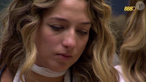 Samira assiste a VARs no Bate-Papo BBB, revê falas contra aliados e reação repercute negativamente nas redes sociais