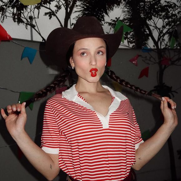 Larissa Manoela assumiu que junho é seu mês preferido