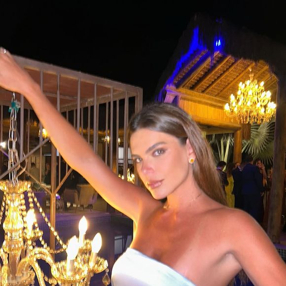 “Não posso levantar o braço que mata cinco”, disse Mariana Goldfarb em 2021, ao brincar sobre seu próprio mau odor nas redes sociais — na época, ela ainda era casada com Cauã Reymond.