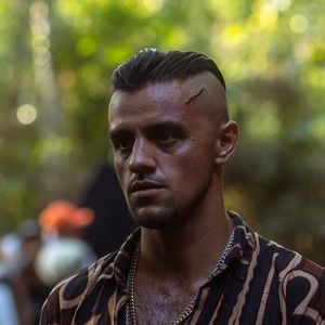 O garimpo é comandado por uma rede de homens cruéis que não medem esforços para terem seus objetivos cumpridos, sem nenhum pudor