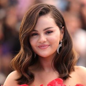 Na época, Selena Gomez contou com a ajuda de investidores que teriam colocado US$ 1 milhão, cerca de R$ 5,2 milhões no negócio