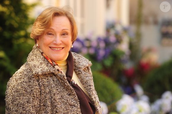 Foto da personagem Iná, Nicette Bruno, da novela 'A Vida da Gente' (2011): estudos da Holanda e Alemanha afirmam que os avós que cuidam dos netos melhoram a agilidade mental