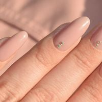 Unhas decoradas clarinhas: 14 fotos para te inspirar a usar em setembro esta tendência elegante que combina com tudo