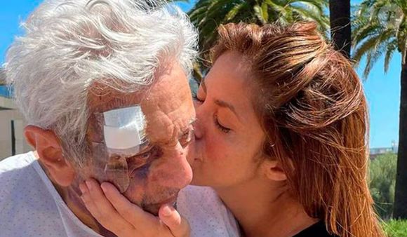 William Mebarak, pai de Shakira, recebeu alta e está se recuperando em casa, em Barranquilla, na Colômbia. A informação é da edição local do jornal El País