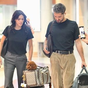 Especialista revela os cuidados indispensáveis para manter saudável a raça de Chihiro, cachorrinha de Bruna Marquezine; João Guilherme e Bruna Marquezine adoraram Haku e Chihiro durante viagem ao Japão.