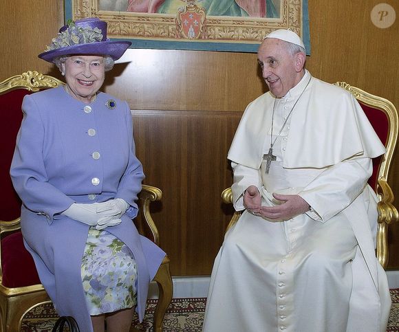 2014: Rainha Elizabeth II encontra o Papa Francisco no Vaticano