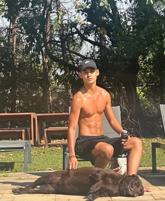 Filho de Henrique Fogaça, do 'MasterChef', faz 18 anos com elogio da web: 'Lindo'