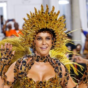 O desfile da Grande Rio marcará a despedida de Paolla Oliveira como rainha de bateria, encerrando uma era de momentos icônicos na avenida.