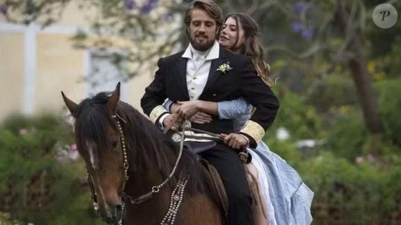 Felipe e Lívia morrem, mas se reencontram 150 anos depois