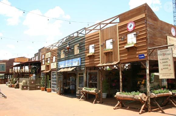 Cidade cenográfica construída no Parque do Peão de Barretos