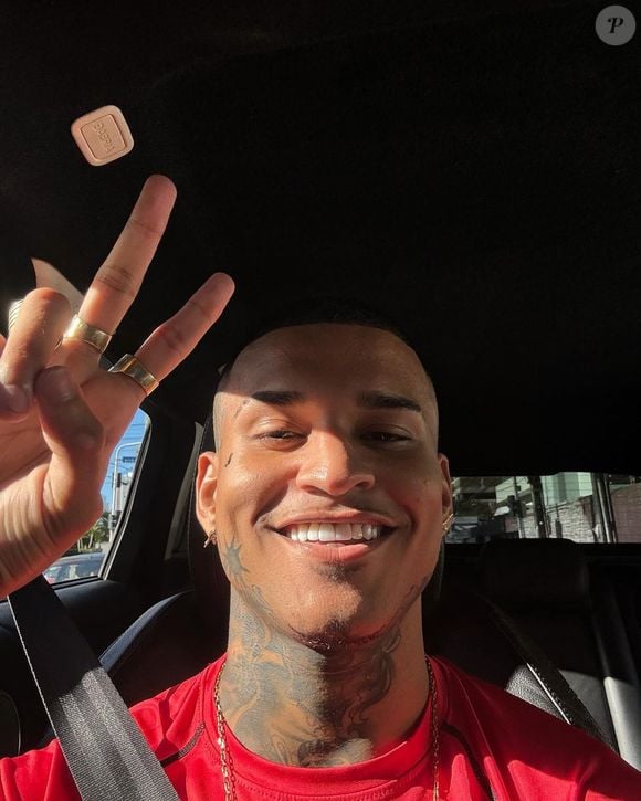 Conhecido nas redes sociais por vídeos de dança e humor, Anderson Neiff foi baleado após deixar um show em SP. O cantor, que soma milhões de seguidores, foi socorrido e segue internado após procedimento cirúrgico