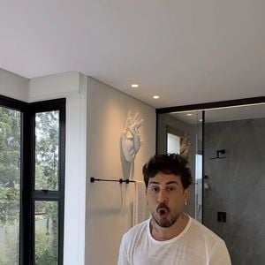 Carlinhos Maia surpreendeu ao falar sobre Lula antes do segundo turno das eleições 2026. O influenciador revelou gratidão por políticas públicas das quais afirma ter precisado quando era pobre