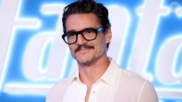 Pedro Pascal é flagrado de braços dados com Rafa Olarra em passeio pelo Lower East Side, em Nova York
