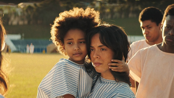 'Emergência Radioativa': 5 mudanças na série da Netflix que se afastam da história real do caso em Goiânia