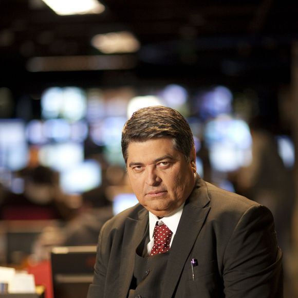 "Segundo fontes, o jornalista chegou a pedir a demissão de algumas pessoas da equipe, mas, diferentemente do que acontecia em sua antiga casa, não teve seus pedidos atendidos (....) sua postura ríspida, que já era conhecida nos corredores da Band, não vem sendo bem aceita no SBT".
