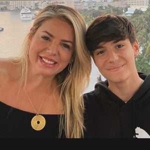 Záion retribuiu o carinho da mãe, Mari Alexandre: ‘Te amo’