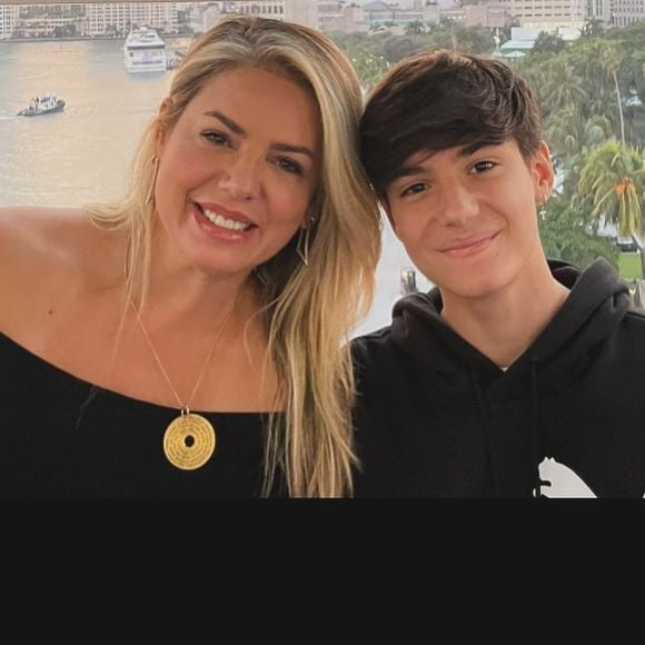 Záion retribuiu o carinho da mãe, Mari Alexandre: ‘Te amo’