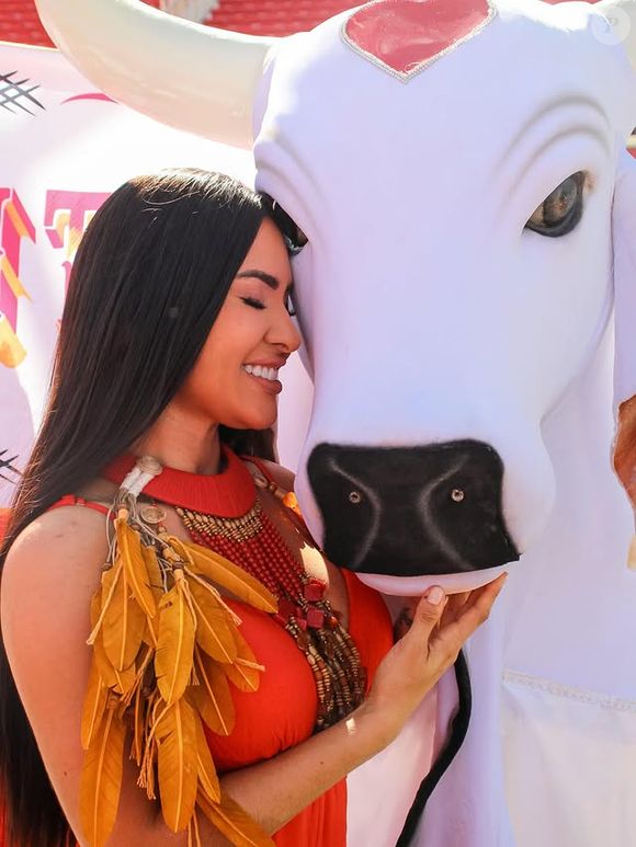 Isabelle é cunhã-poranga do Boi Garantido