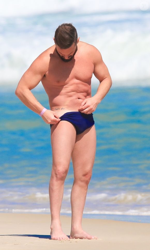 Diego Hypólito tem 'God's Plan', que significa 'Planos de Deus' em sua região pélvica