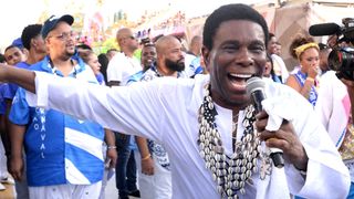 Nem novela, nem musical: Neguinho da Beija-Flor e Globo acertam parceria inédita após cantor se despedir do Carnaval do Rio