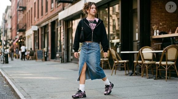 O Nike V5 Runner Feminino também pode acompanhar calças jeans, shorts e peças esportivas. A versatilidade permite aproveitar o modelo em diferentes ocasiões informais, enquanto os detalhes metálicos e o desenho retrô acrescentam informação de moda à produção