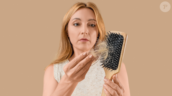 O cabelo não some de uma vez: ele vai ficando mais fino e menos volumoso ao longo do tempo