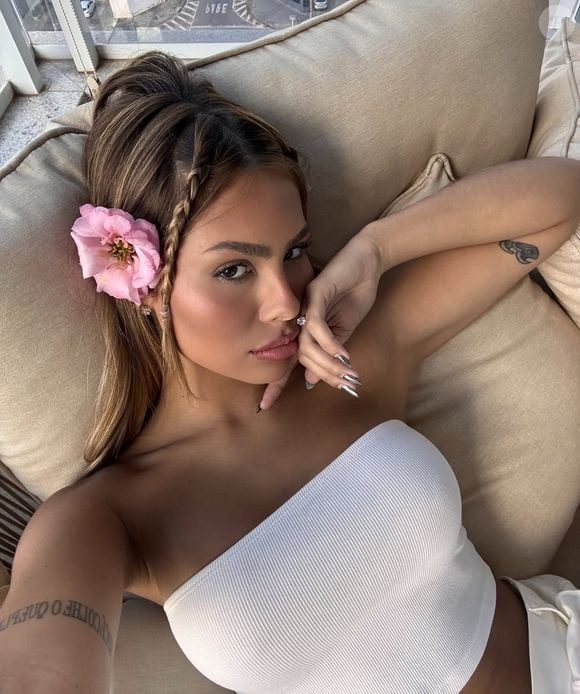 Influenciadora tranca comentários após romance com ex de Virginia Fonseca vir à tona