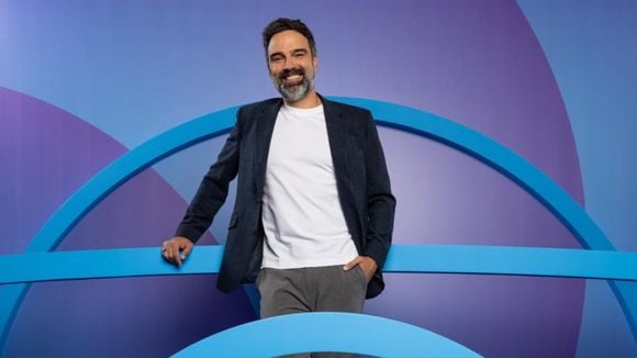 Adeus calvície! Sem cicatriz visível e com até 8h de cirurgia, transplante capilar igual ao de Tadeu Schmidt requer cuidados, diz médico