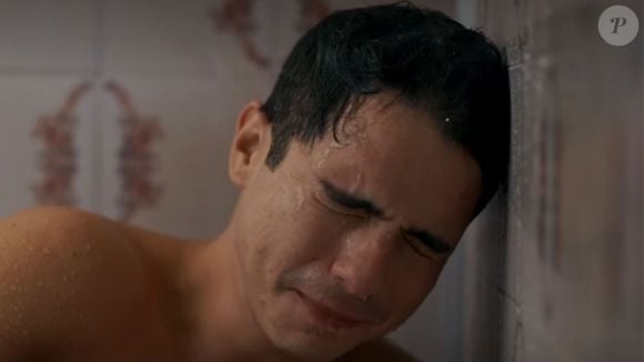 A reflexão de São João Bosco pode ser relacionada à criação dos filhos ao destacar a importância de transformar o amor em gestos concretos no cotidiano