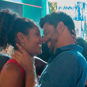 Bárbara Reis negou qualquer problema de relação com Cauã Reymond, seu par em 'Terra e Paixão': 'Amigo que eu tenho no trabalho e na vida'