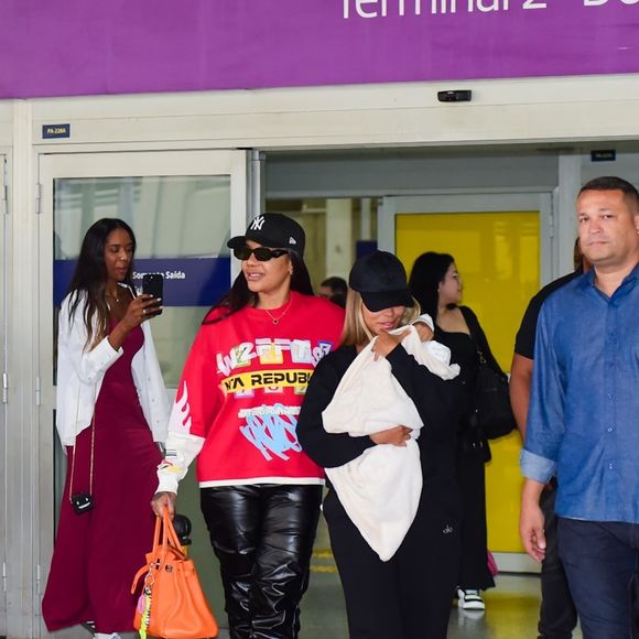 Brunna Gonçalves e Ludmilla preservaram a filha ao retornarem dos EUA, onde a garotinha nasceu