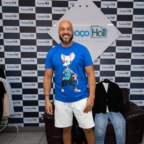 Belo também passou a deixar a barba crescer nos últimos anos