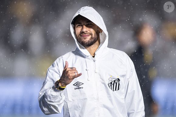 Técnico do Santos confirma retorno de Neymar contra o Fluminense, mas Neto alerta: “Ele vai te derrubar.”