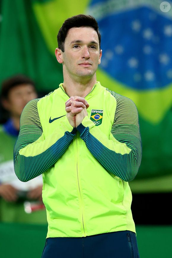 Desde então, aparência de Diego Hypólito mudou consideravelmente após vários procedimentos estéticos