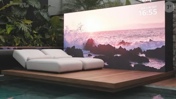 Mansão de R$ 5 milhões de Ana Castela tem telão de LED na área da piscina