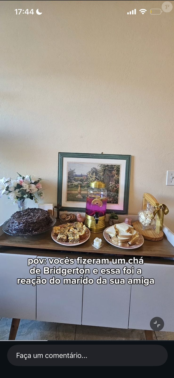 Decoração com louças finas, luvas e tiaras marca encontro inspirado na série da Netflix; reação de marido diverte internautas